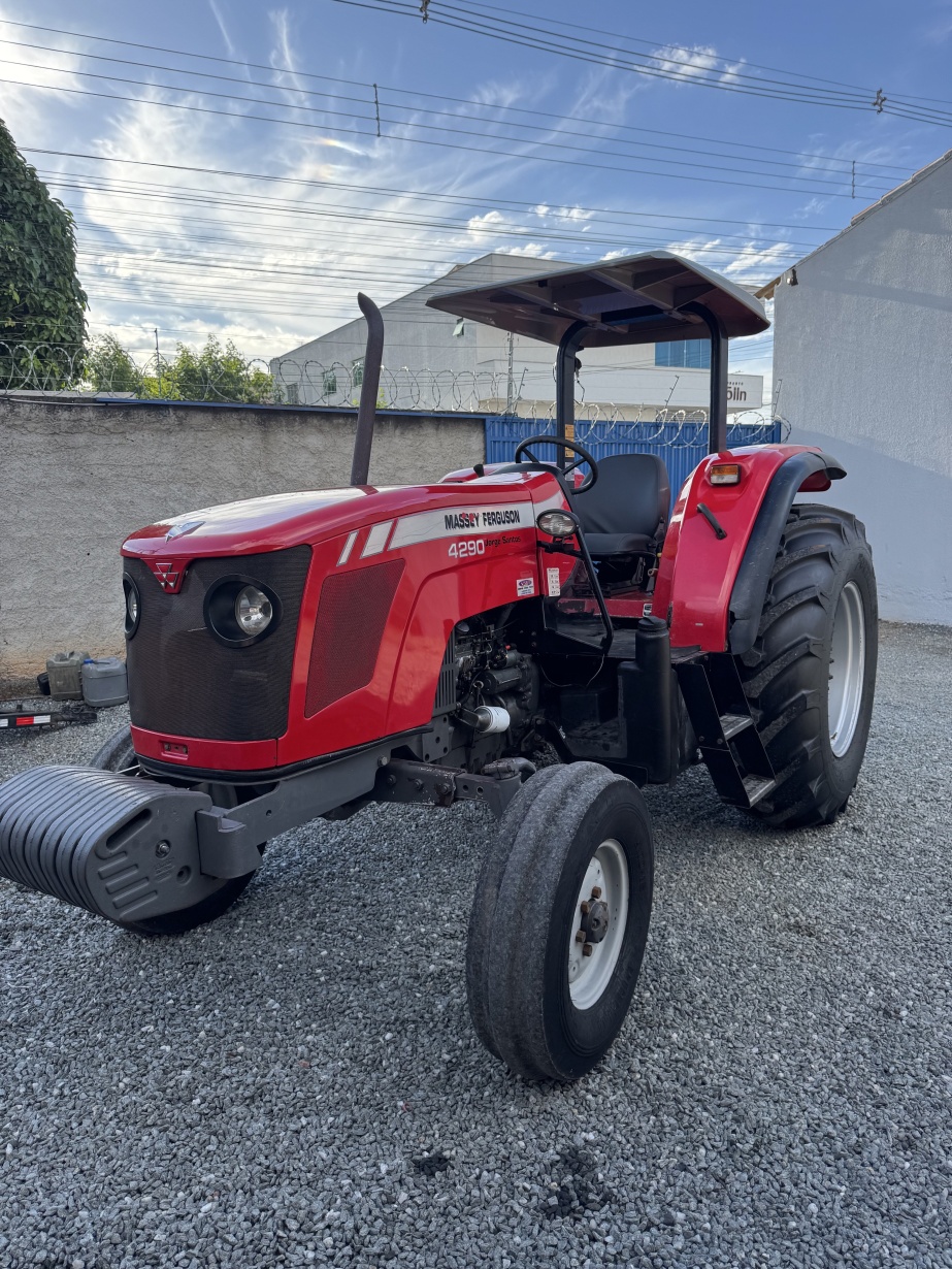 Trator Massey Ferguson MF 4290 ano 2012