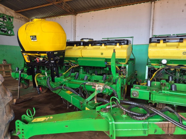 Plantadeira John Deere 2122 ccs ano 2017