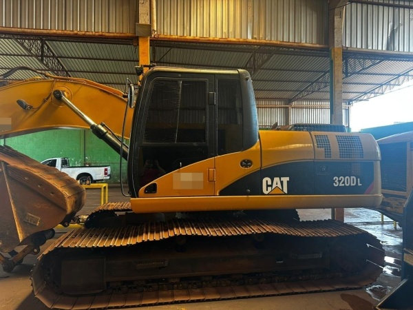 Escavadeira Caterpillar 320DL ano 2010