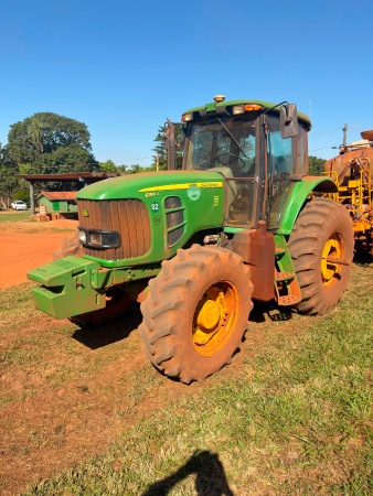 Trator John Deere 6180J ano 2012