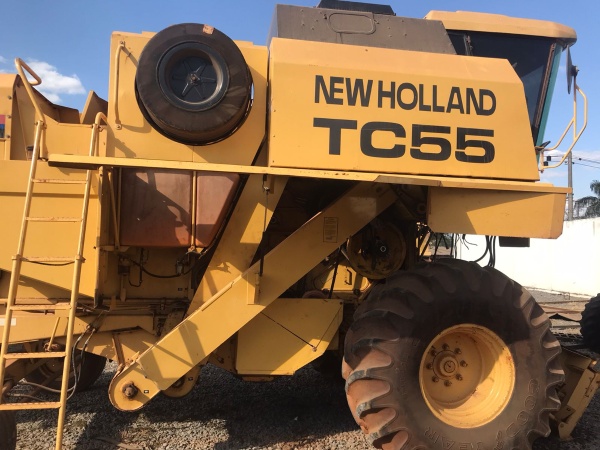 Colheitadeira New Holland TC 55 ano 1998