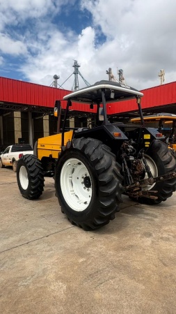 Trator Valtra BM 110 ano 2002