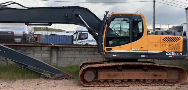 Escavadeira Hyundai R220LR ano 2023
