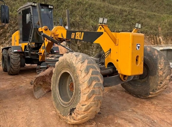 Motoniveladora XCMG GR 180 ano 2015