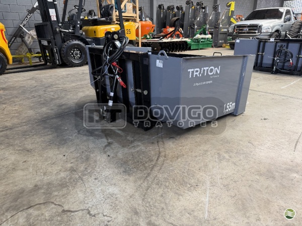 Plataforma Traseira Triton Plataforma Basculante ano 2026
