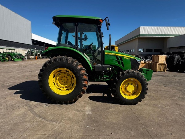 Trator John Deere 5080E ano 2024 - 5080E - Máquinas Agrícolas