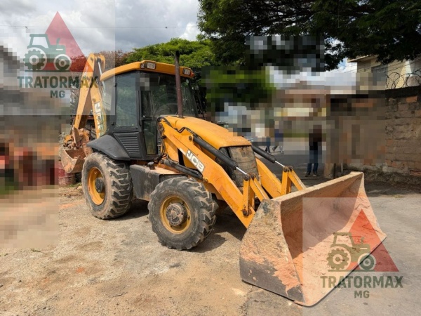 Retroescavadeira JCB 3C PLUS ano 2012