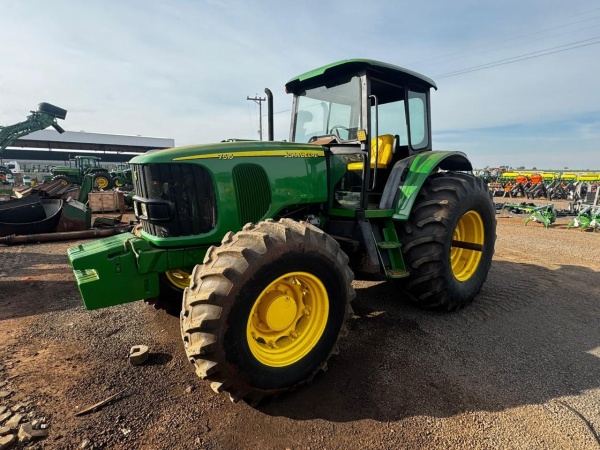 Trator John Deere 7515 ano 2008