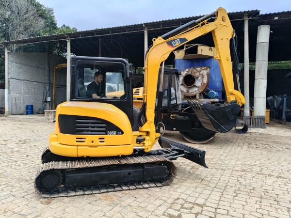 Mini Escavadeira Caterpillar 305.5E2 ano 2012