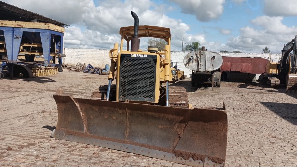 Trator de Esteira Caterpillar D6D ano 1985