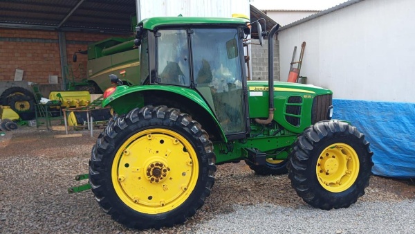 Trator John Deere 6125 J ano 2019