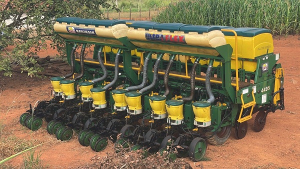 Plantadeira Tatu Marchesan Ultraflex ano 2016