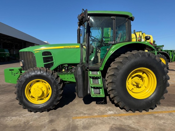 Trator John Deere 6135J ano 2019