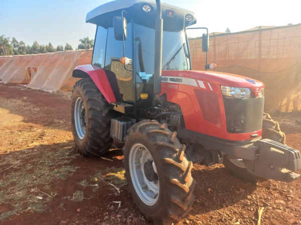 Trator Massey Ferguson MF 4408 ano 2023 - MF 4408 - Máquinas Agrícolas