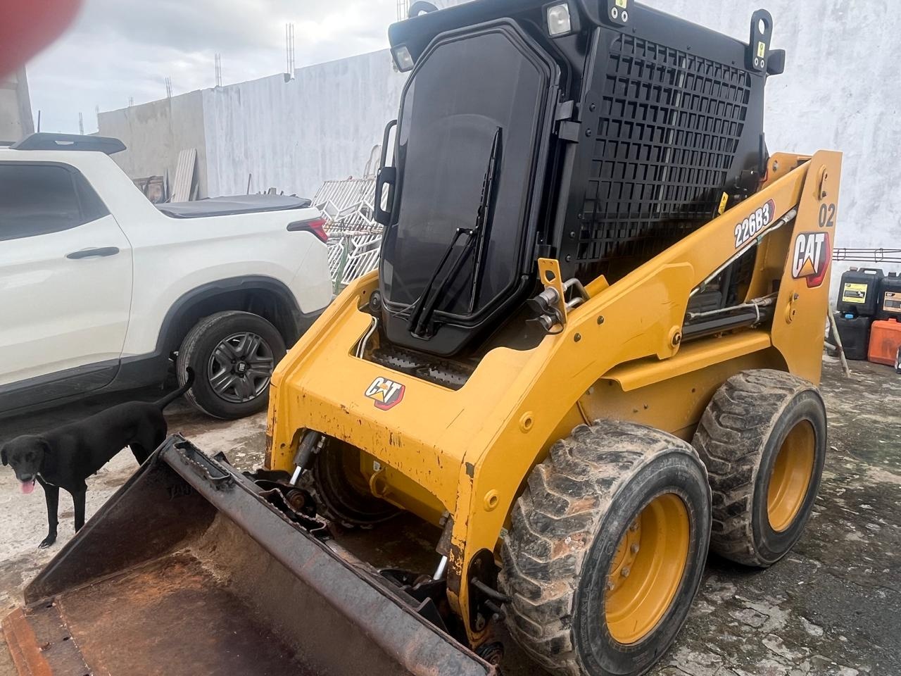 Mini Carregadeira Caterpillar 226B3 ano 2024