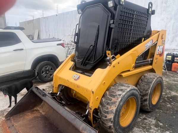 Mini Carregadeira Caterpillar 226B3 ano 2024