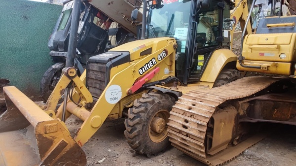 Retroescavadeira Caterpillar 416 E ano 2022