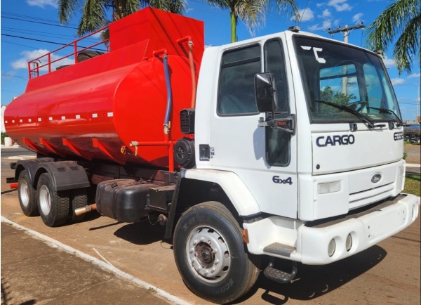 Caminhão Ford Cargo 6332E ano 2009