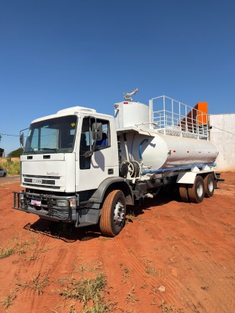 Caminhão Iveco Eurocargo 260E ano 2011