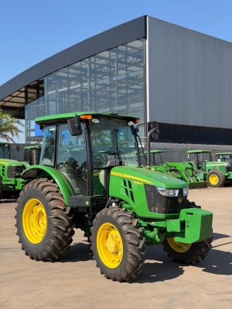 Trator John Deere 5080E ano 2025 - 5080E - Máquinas Agrícolas