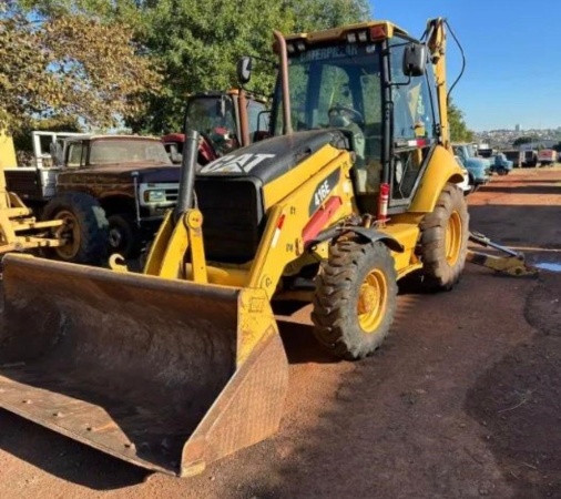Retroescavadeira Caterpillar 416 E ano 2015