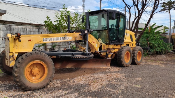 Motoniveladora New Holland RG170.B ano 2011