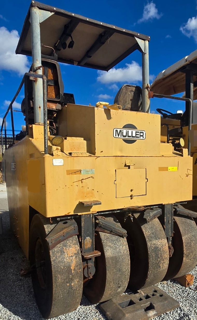 Rolo Compactador Muller AP26 ano 2004
