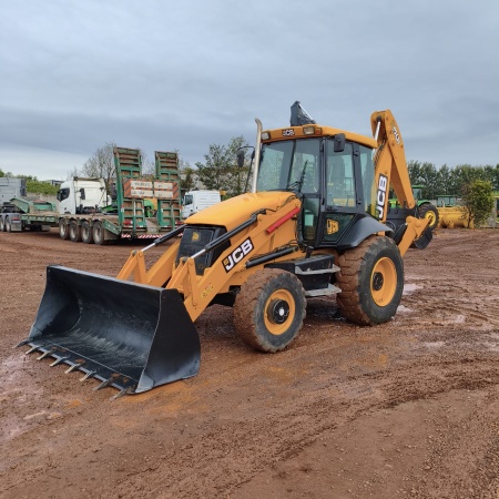 Retroescavadeira JCB 3C