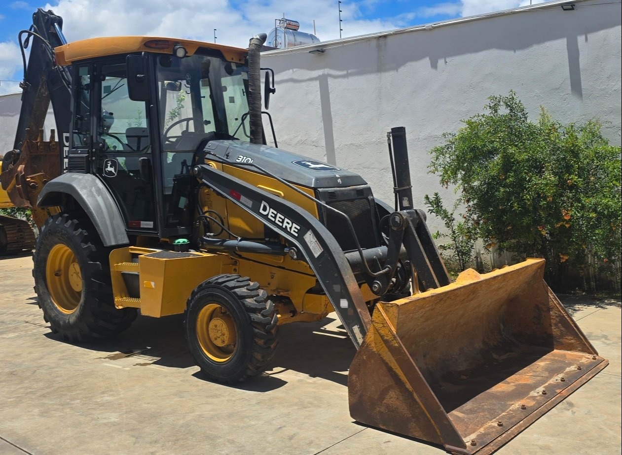 Retroescavadeira John Deere 310L ano 2021