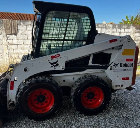 Mini Carregadeira Bobcat S450 ano 2022