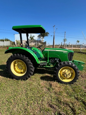 Trator John Deere 5055E ano 2012