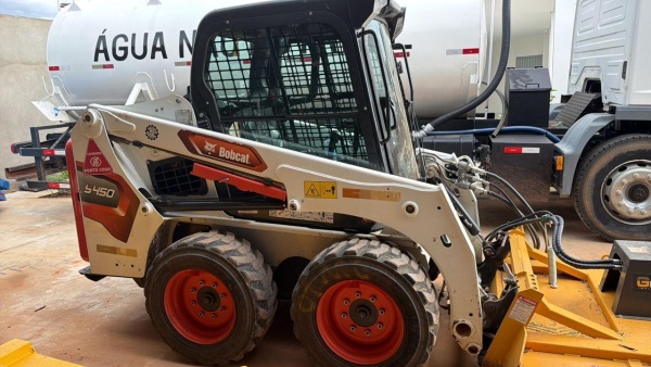 Mini Carregadeira Bobcat S450 ano 2024