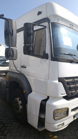 Caminhão Mercedes Benz axor 1933 ano 2011