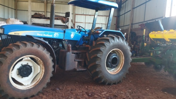 Trator New Holland NH 8030 ano 2012