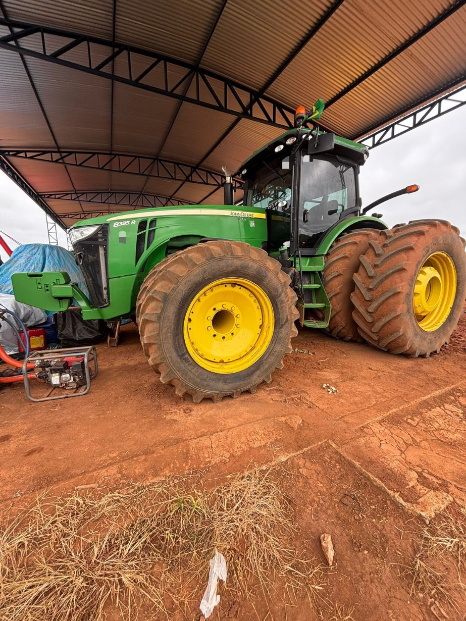 Trator John Deere 8335R ano 2017