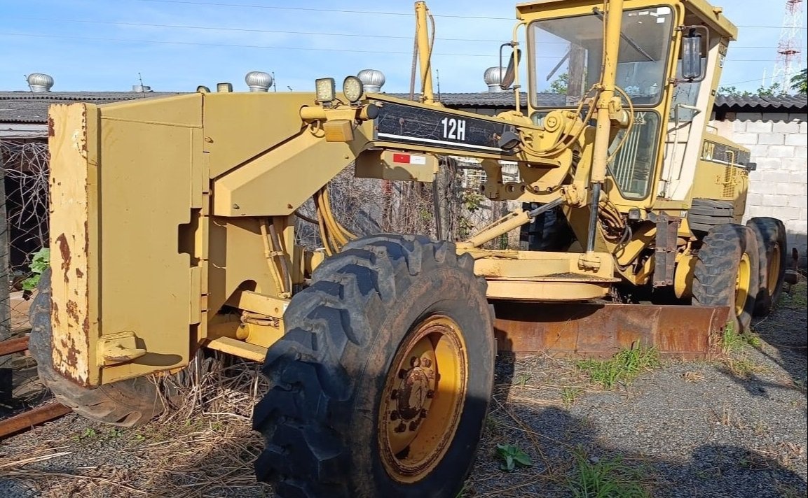 Motoniveladora Caterpillar 12H ano 2005