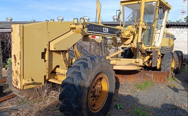 Motoniveladora Caterpillar 12H ano 2005
