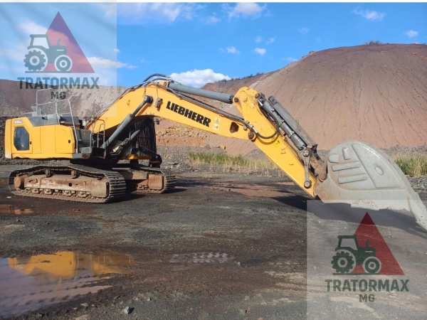 Escavadeira Liebherr R938 ano 2022