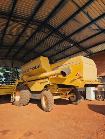 Colheitadeira New Holland TC 59 ano 2001