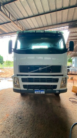 Caminhão Volvo FH 520