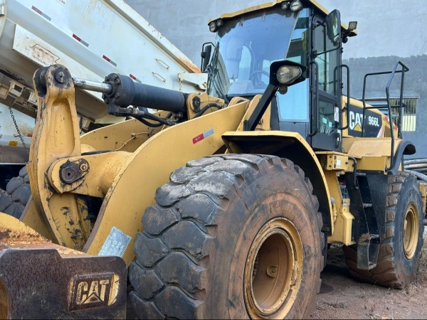 Pá Carregadeira Caterpillar 966L ano 2016