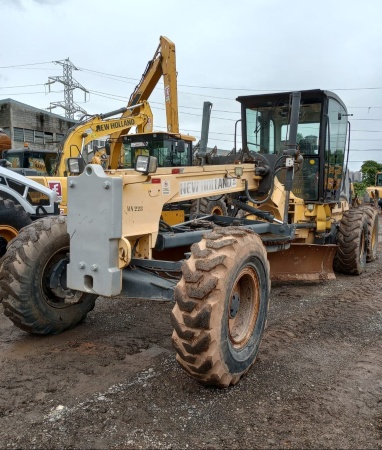Motoniveladora New Holland RG170.B  ano 2012