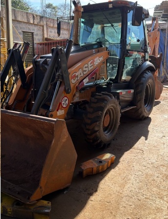 Retroescavadeira Case 580N ano 2021
