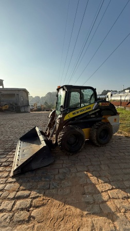 Mini Carregadeira New Holland L320 ano 2021