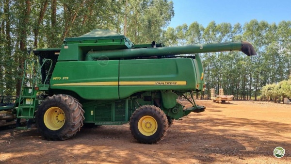 Colheitadeira John Deere 9570 ano 2010 - 9570 - Máquinas Agrícolas