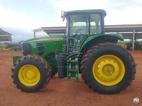 Trator John Deere 6180J ano 2013
