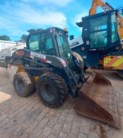 Mini Carregadeira New Holland L218