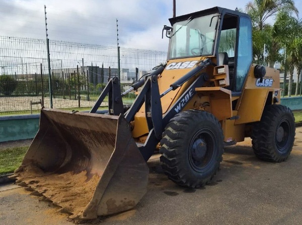 Pá Carregadeira Case W20E ano 2011 - W20E - Máquinas de Linha Amarela