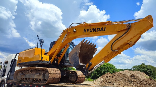 Escavadeira Hyundai R160 LC-7 ano 2011