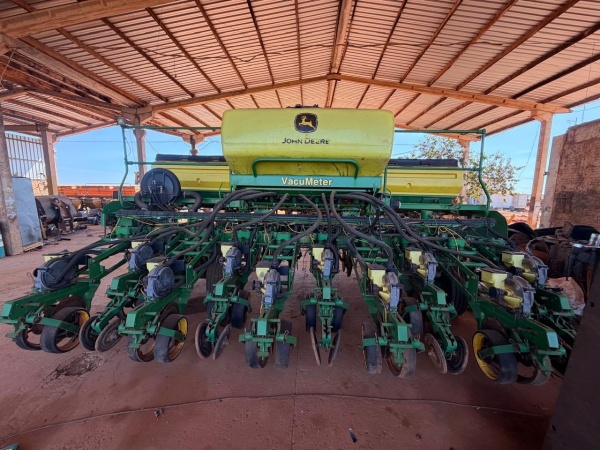 Plantadeira John Deere 2122 ccs ano 2015
